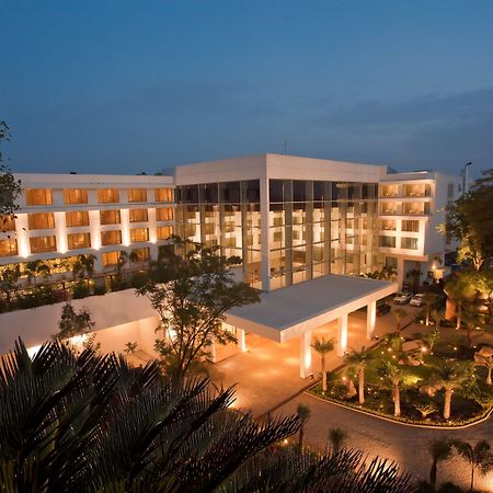 Radisson Blu Plaza Hotel Hyderabad Banjara Hills Eksteriør bilde The Royal