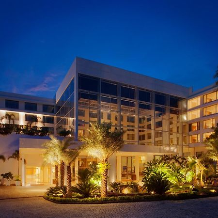 Radisson Blu Plaza Hotel Hyderabad Banjara Hills Eksteriør bilde The hotel at night
