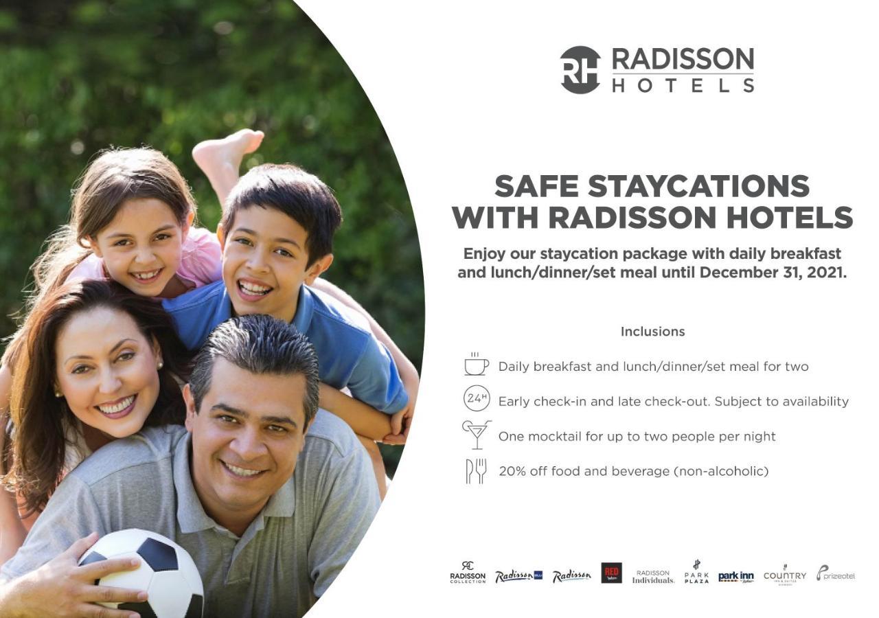 Radisson Blu Plaza Hotel Hyderabad Banjara Hills Eksteriør bilde A Radisson Hotels advertisement