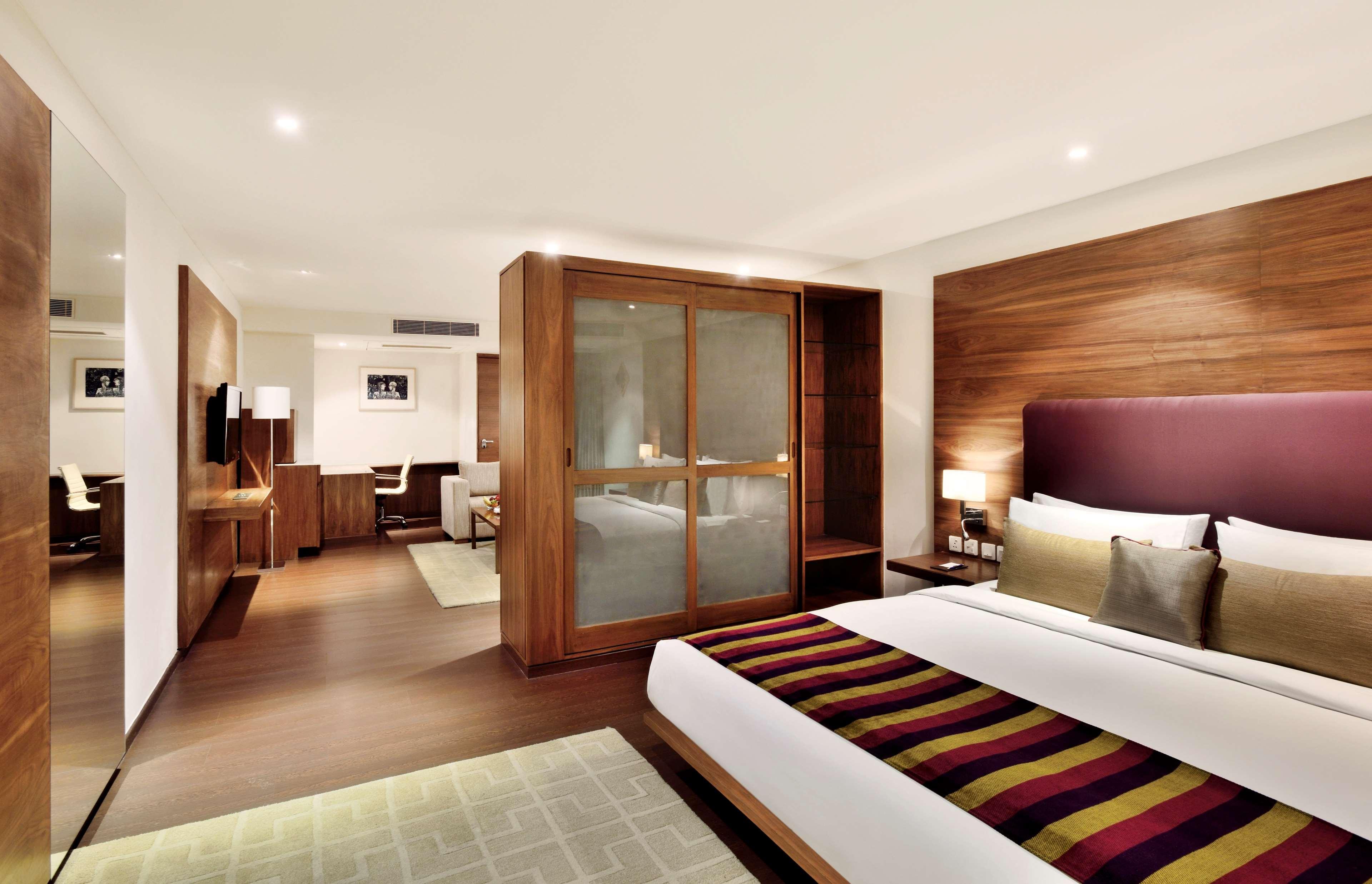 Radisson Blu Plaza Hotel Hyderabad Banjara Hills Eksteriør bilde Suite room at The Park, New Delhi