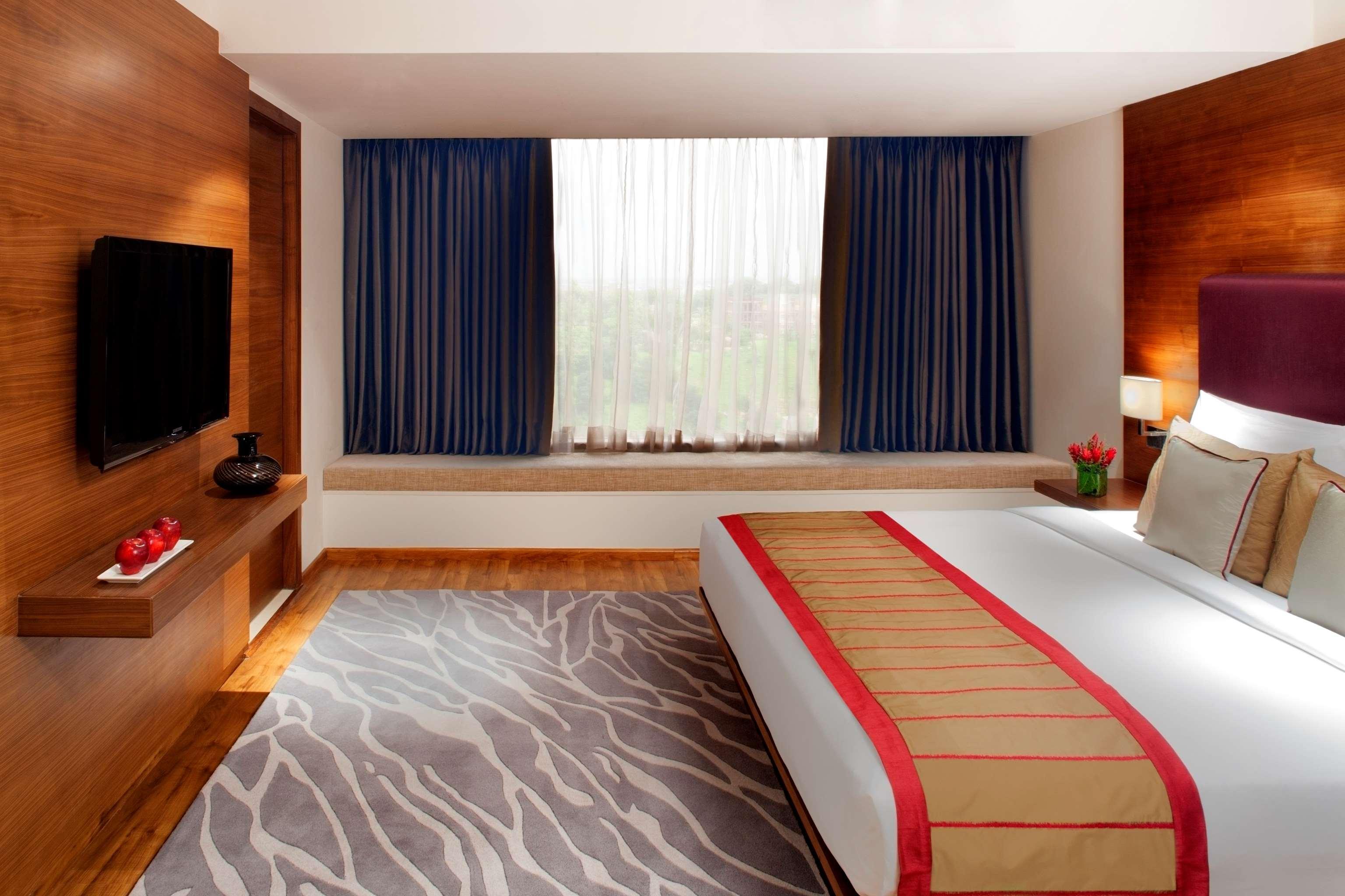 Radisson Blu Plaza Hotel Hyderabad Banjara Hills Eksteriør bilde Deluxe Room