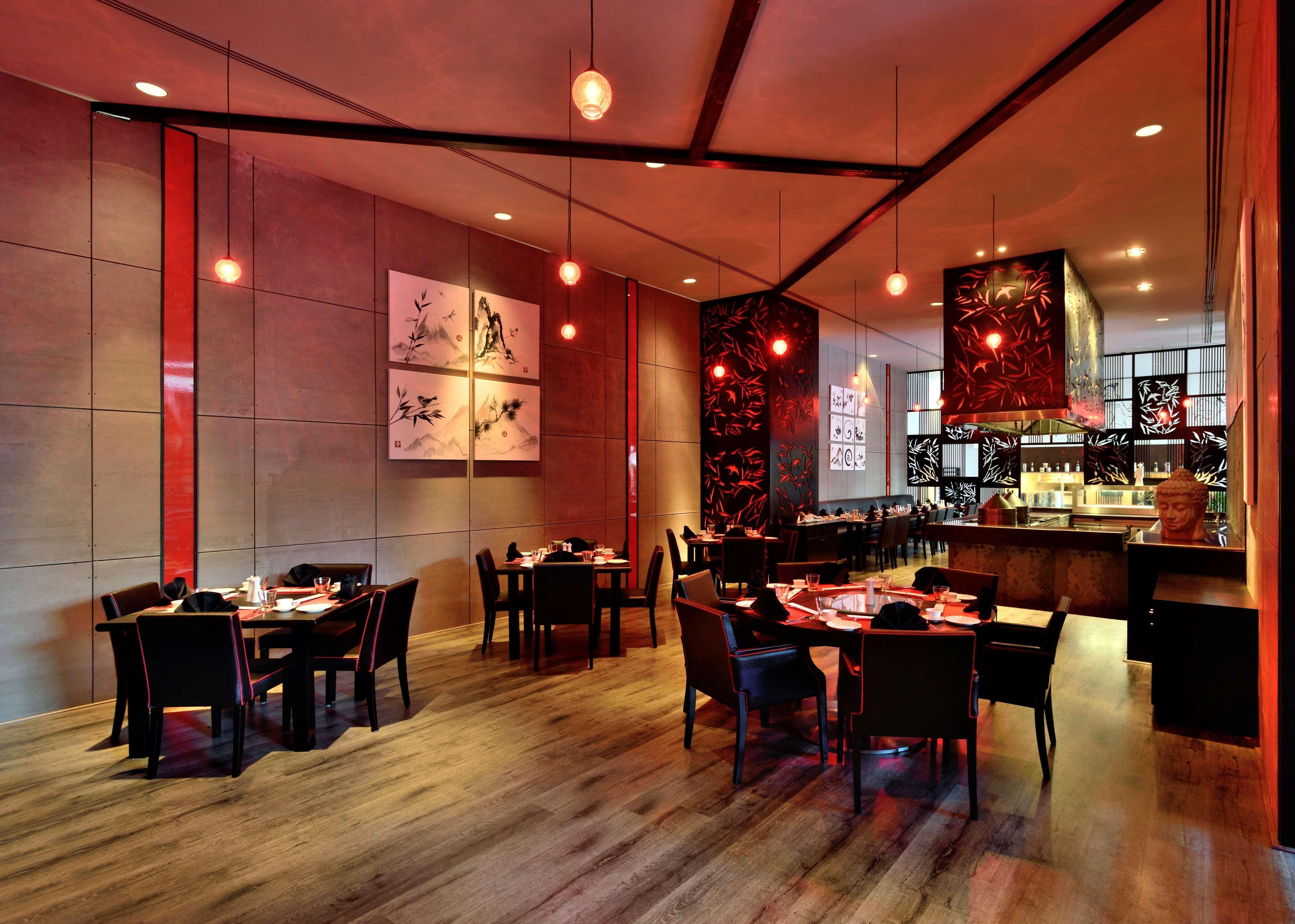 Radisson Blu Plaza Hotel Hyderabad Banjara Hills Eksteriør bilde The interior of a restaurant