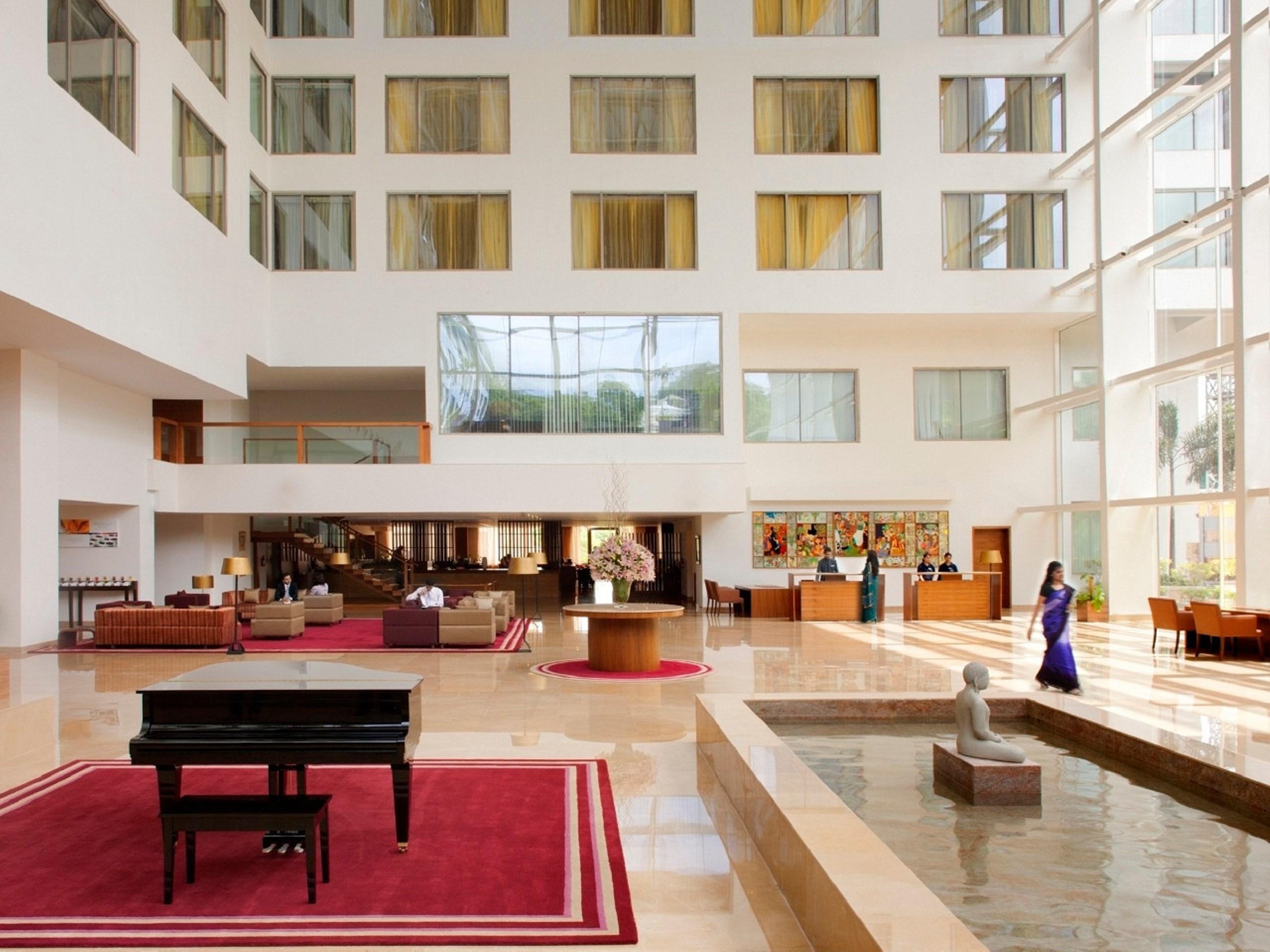 Radisson Blu Plaza Hotel Hyderabad Banjara Hills Eksteriør bilde The lobby of the Taj Mahal Palace, Mumbai