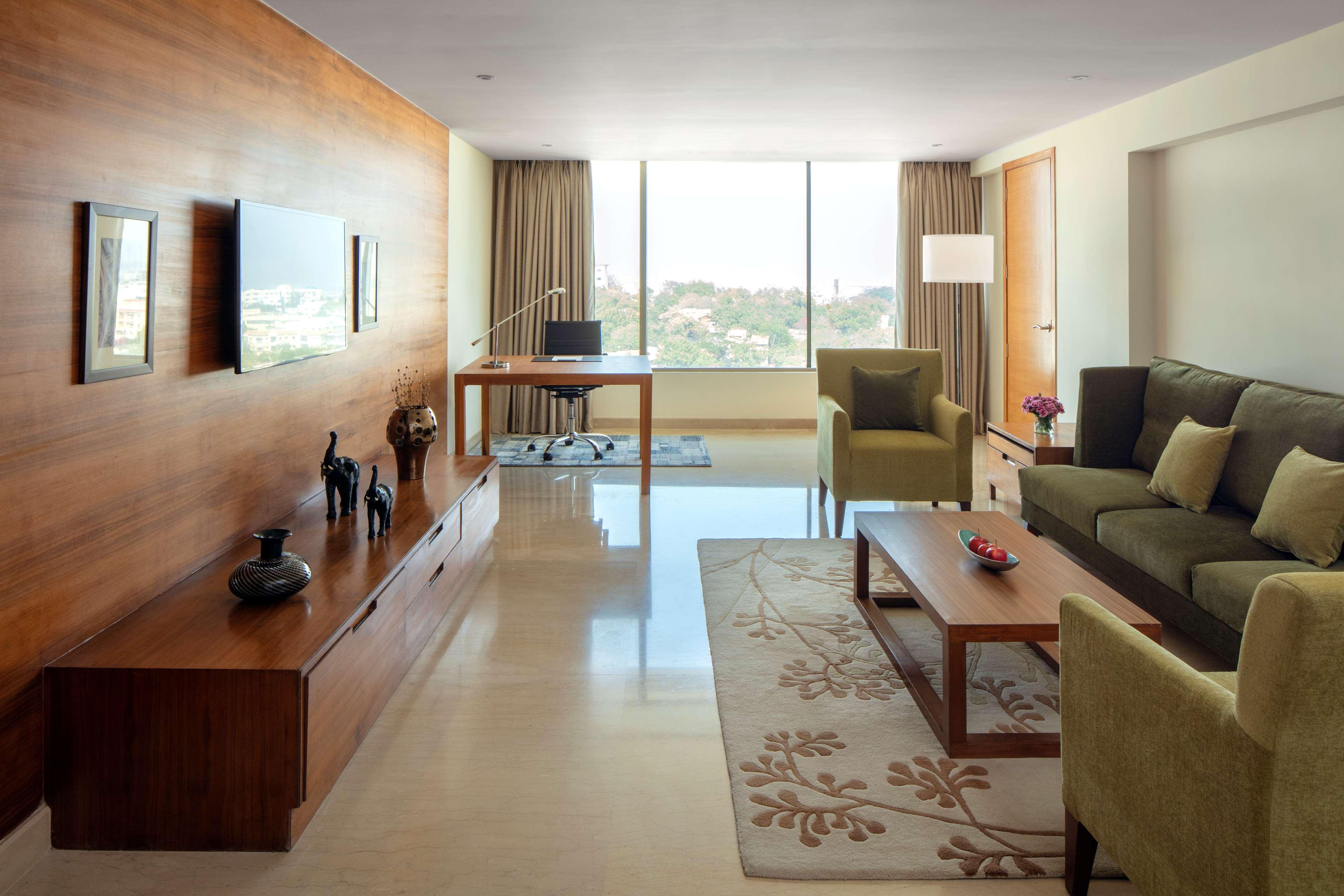 Radisson Blu Plaza Hotel Hyderabad Banjara Hills Eksteriør bilde A living room at the Taj Mahal Palace, Mumbai