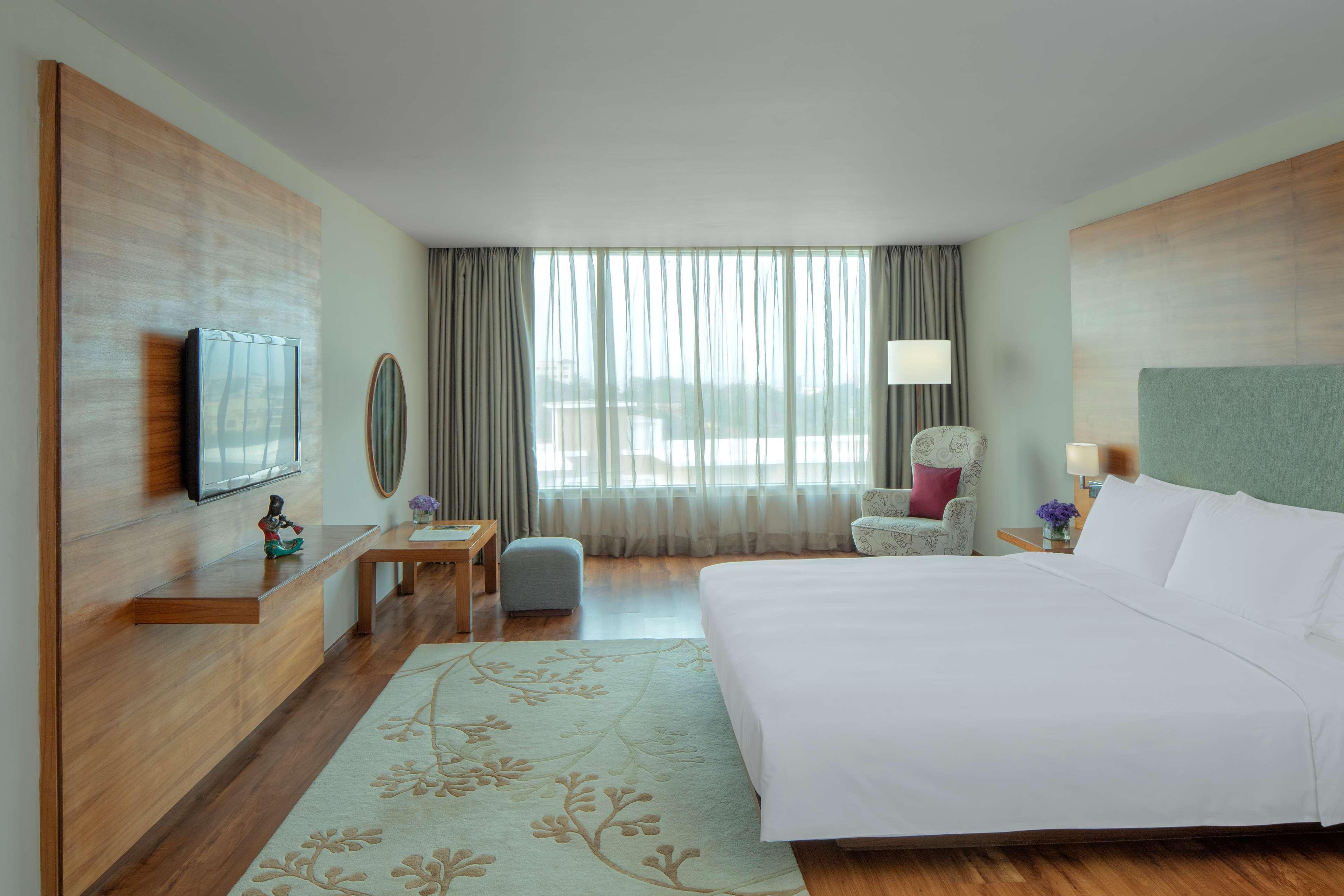 Radisson Blu Plaza Hotel Hyderabad Banjara Hills Eksteriør bilde Deluxe Room