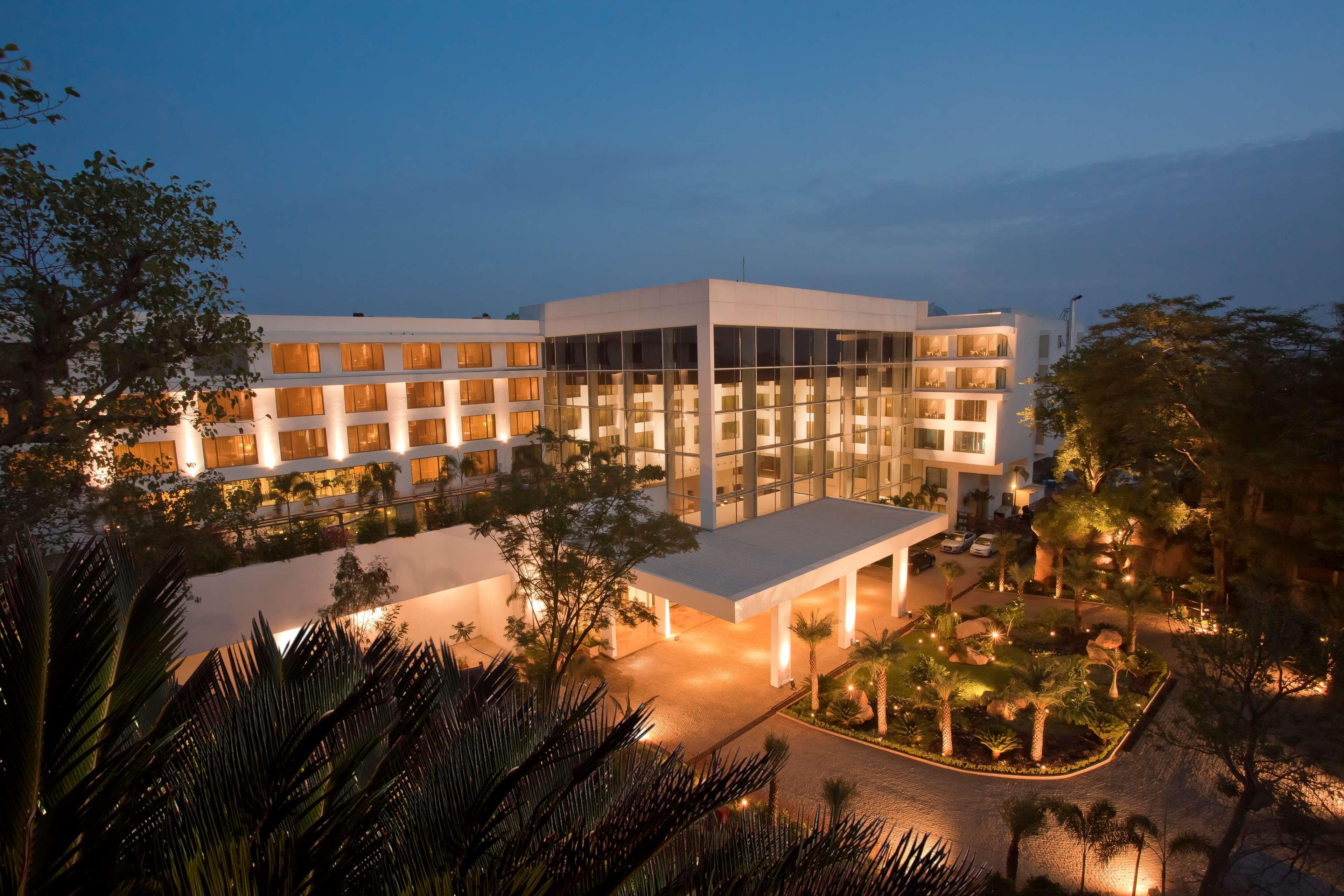 Radisson Blu Plaza Hotel Hyderabad Banjara Hills Eksteriør bilde The Royal