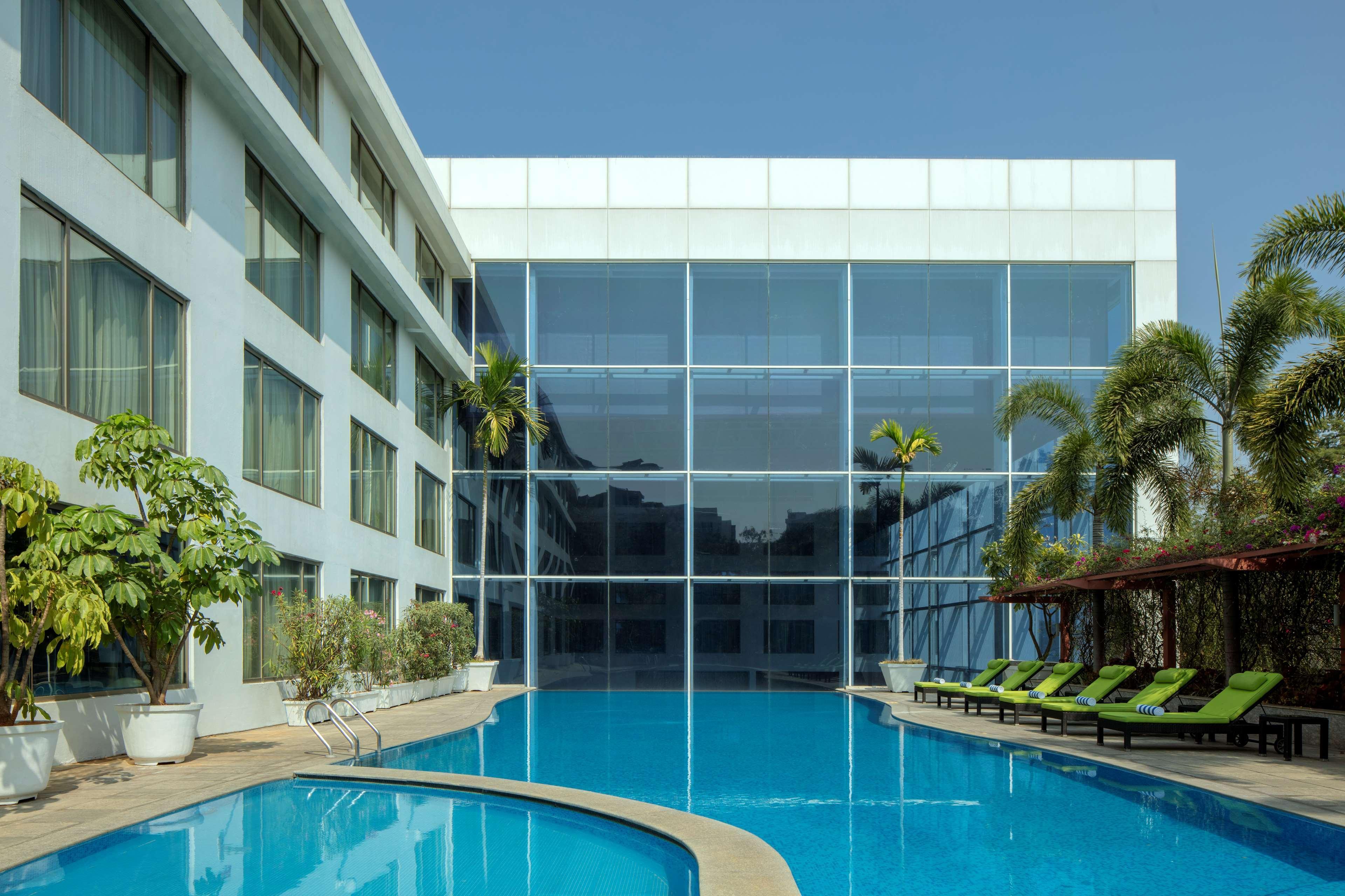 Radisson Blu Plaza Hotel Hyderabad Banjara Hills Eksteriør bilde The Park, Hyderabad