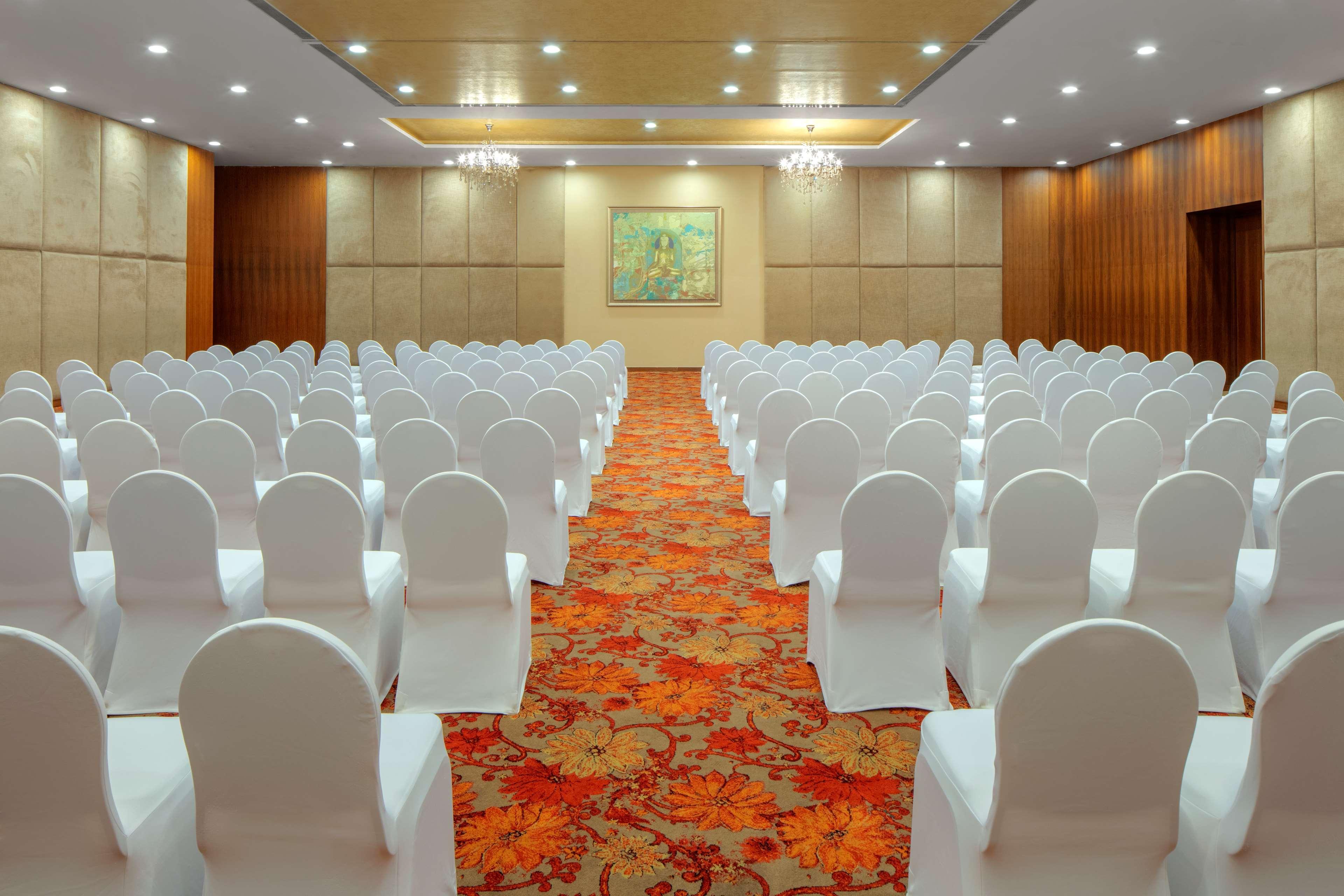 Radisson Blu Plaza Hotel Hyderabad Banjara Hills Eksteriør bilde The Grand Ballroom