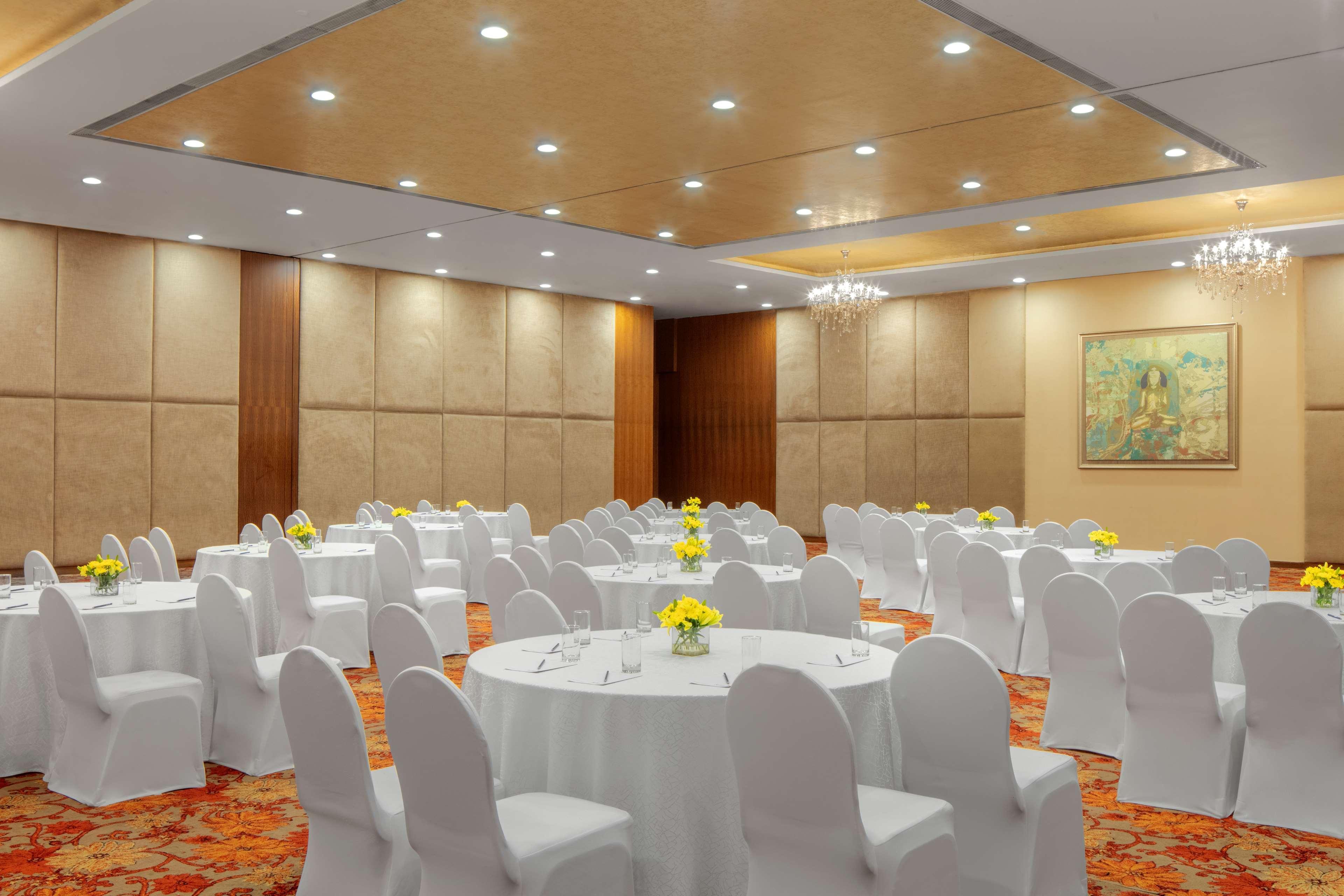 Radisson Blu Plaza Hotel Hyderabad Banjara Hills Eksteriør bilde The ballroom at the hotel