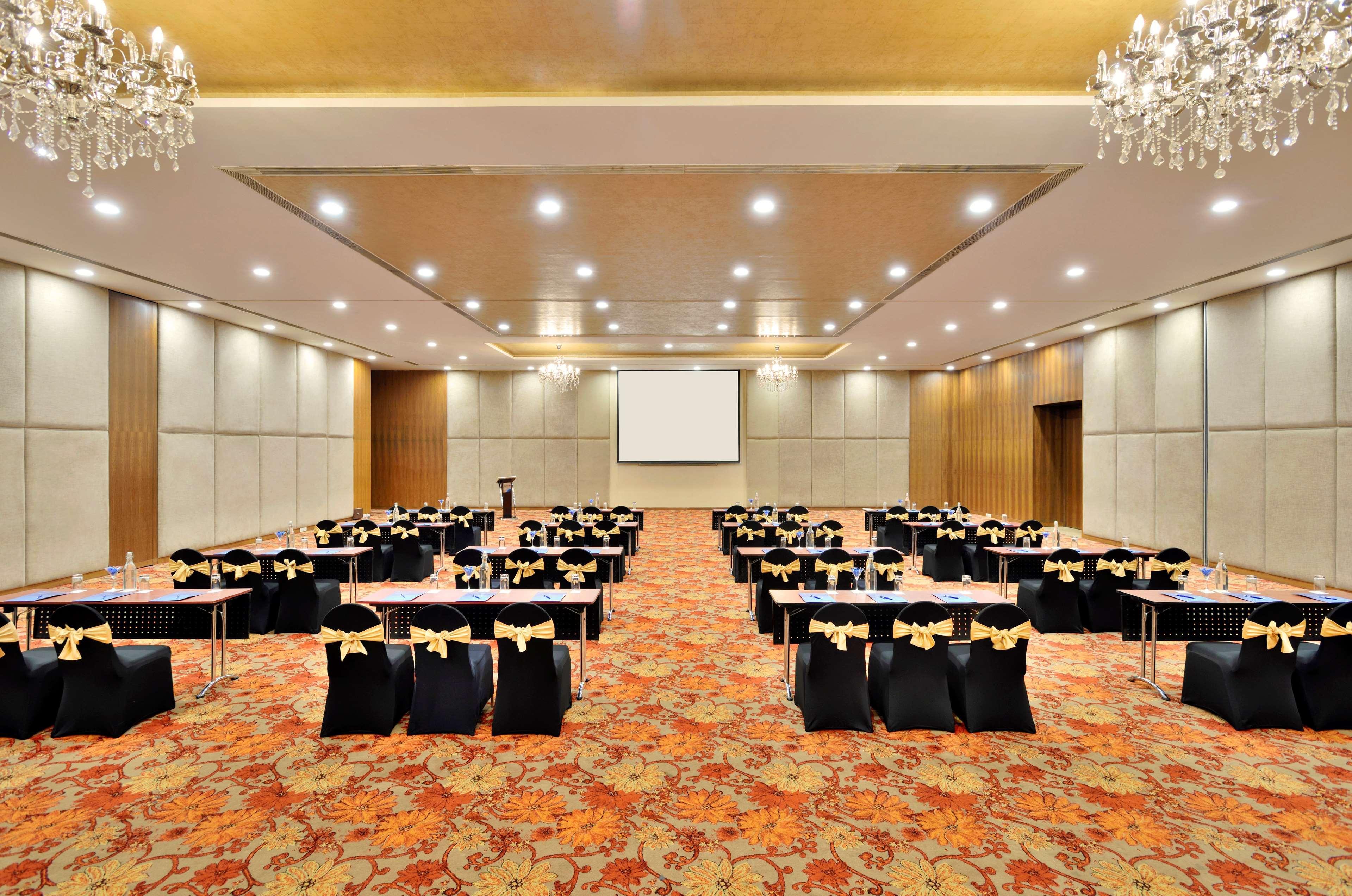 Radisson Blu Plaza Hotel Hyderabad Banjara Hills Eksteriør bilde The Royal Hall