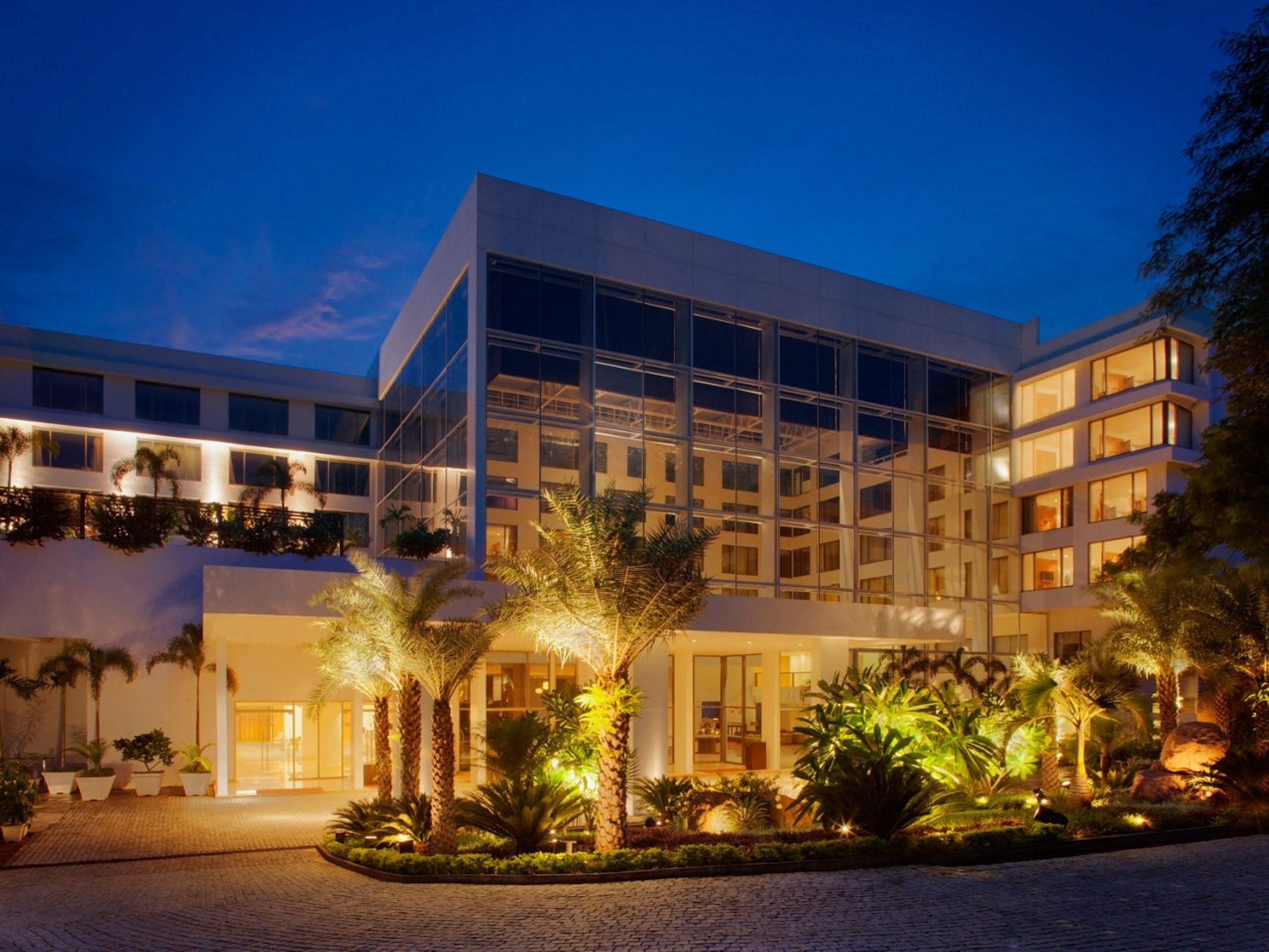 Radisson Blu Plaza Hotel Hyderabad Banjara Hills Eksteriør bilde The Royal