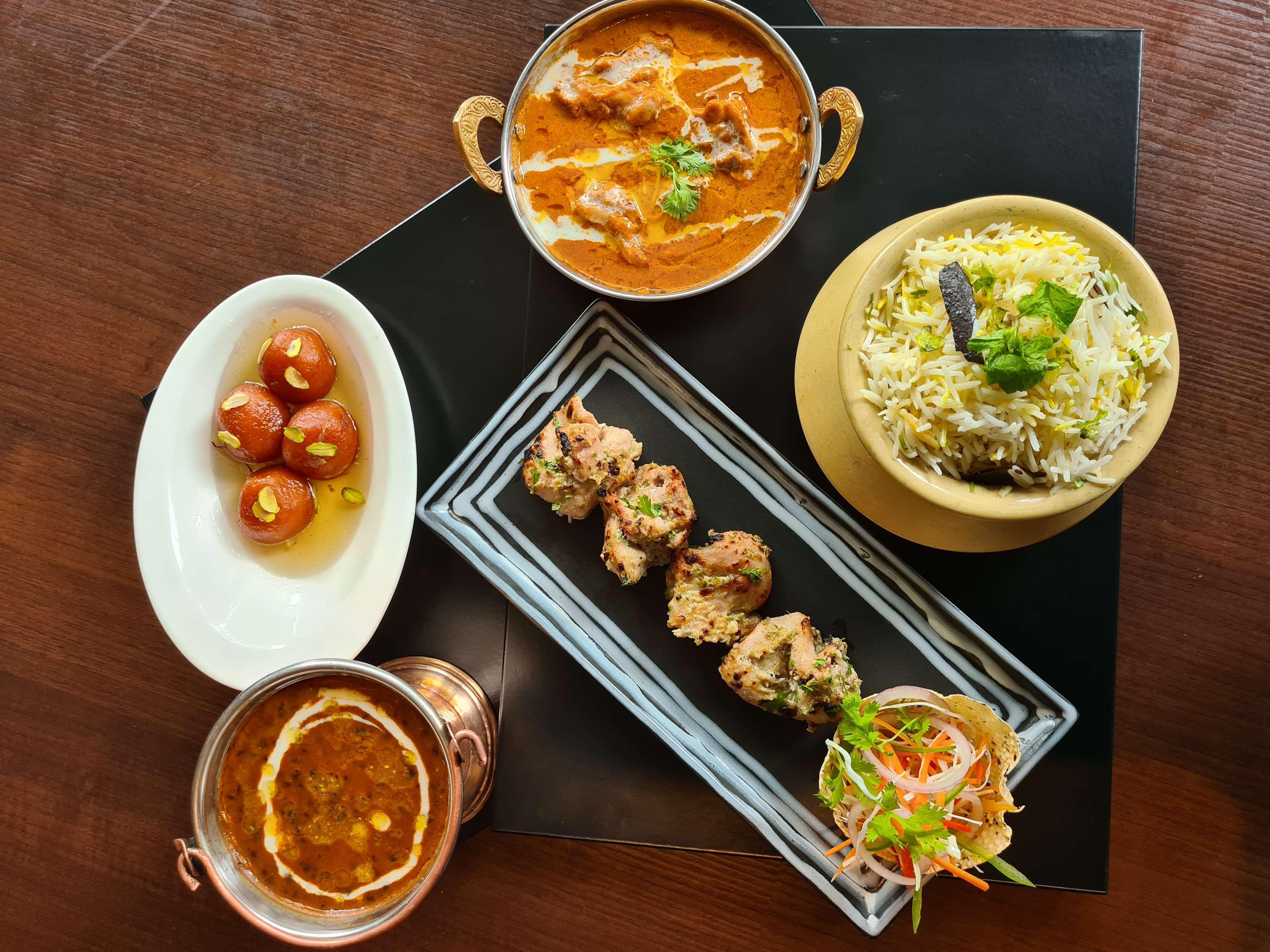 Radisson Blu Plaza Hotel Hyderabad Banjara Hills Eksteriør bilde Indian cuisine