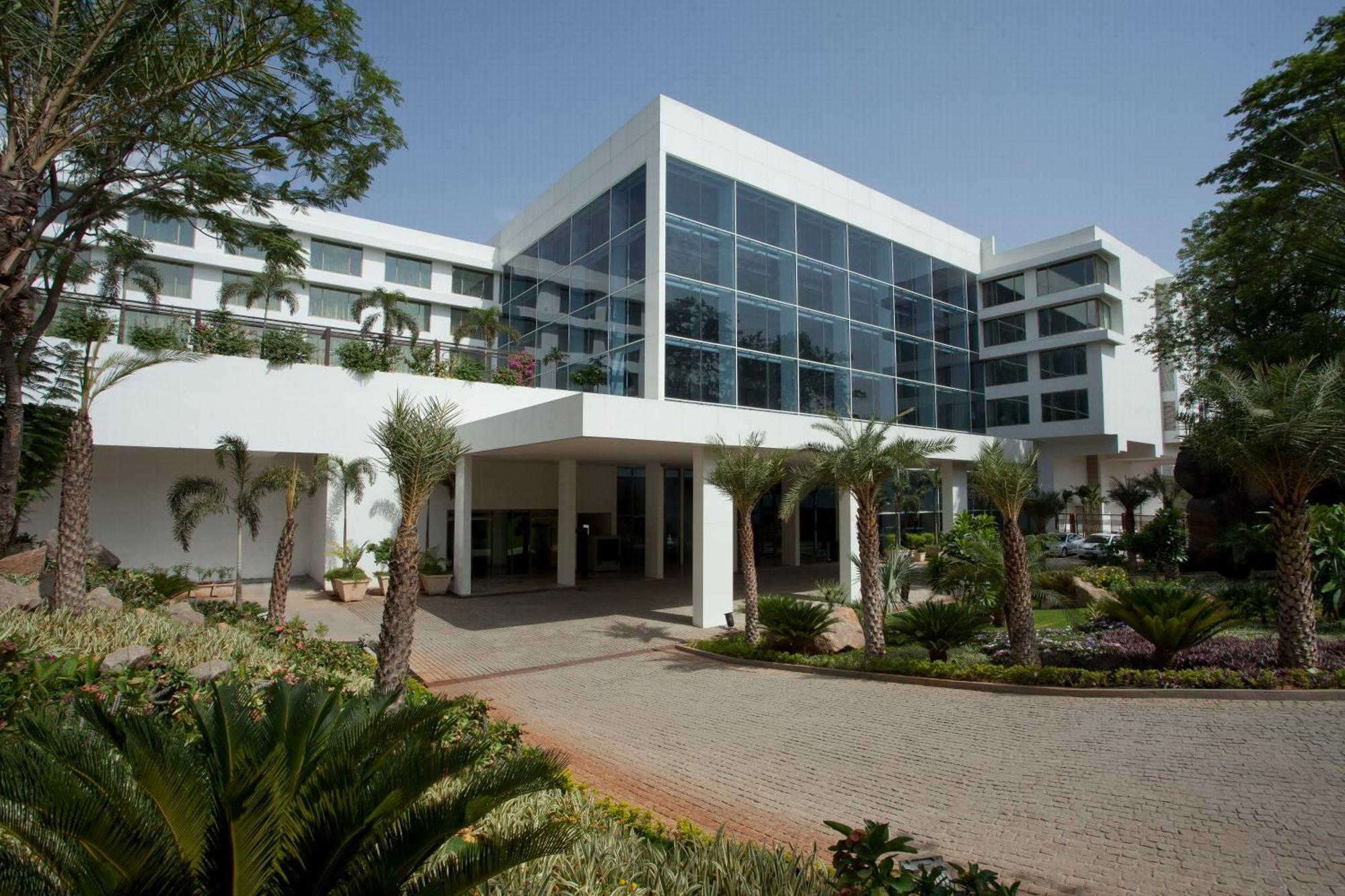 Radisson Blu Plaza Hotel Hyderabad Banjara Hills Eksteriør bilde The Taj Bengal