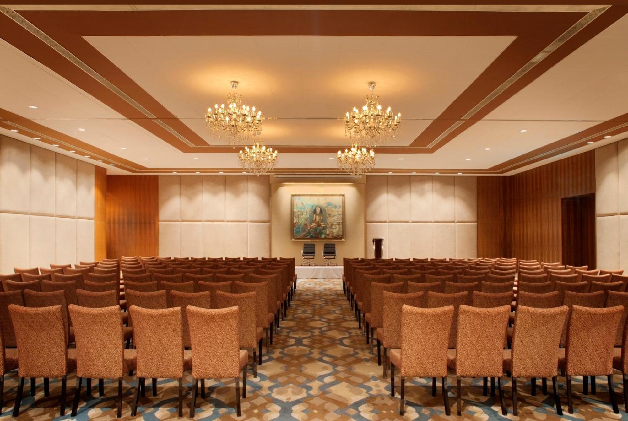 Radisson Blu Plaza Hotel Hyderabad Banjara Hills Business bilde The ballroom at the hotel