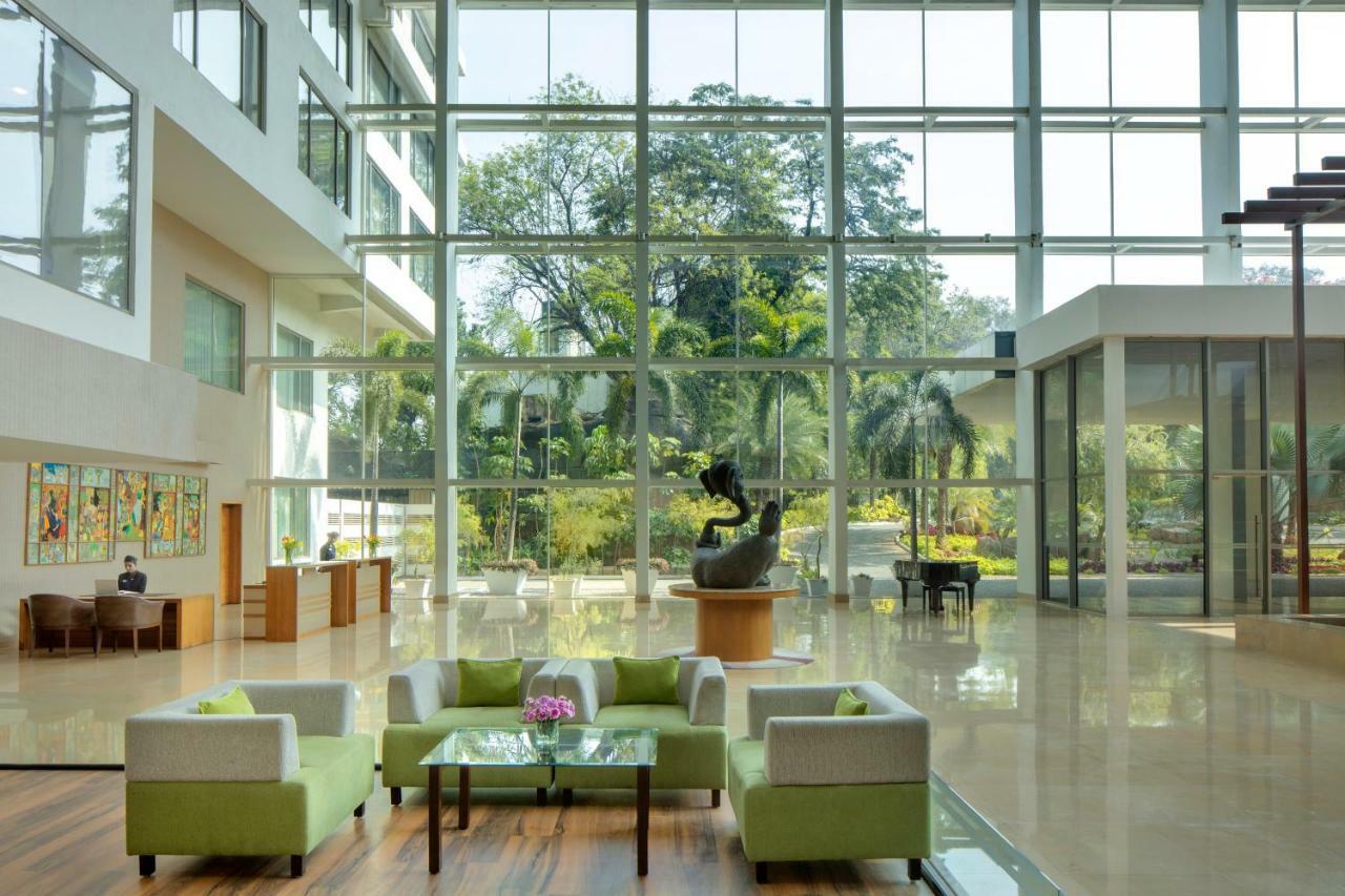 Radisson Blu Plaza Hotel Hyderabad Banjara Hills Eksteriør bilde The lobby of the Park Hotel, New Delhi