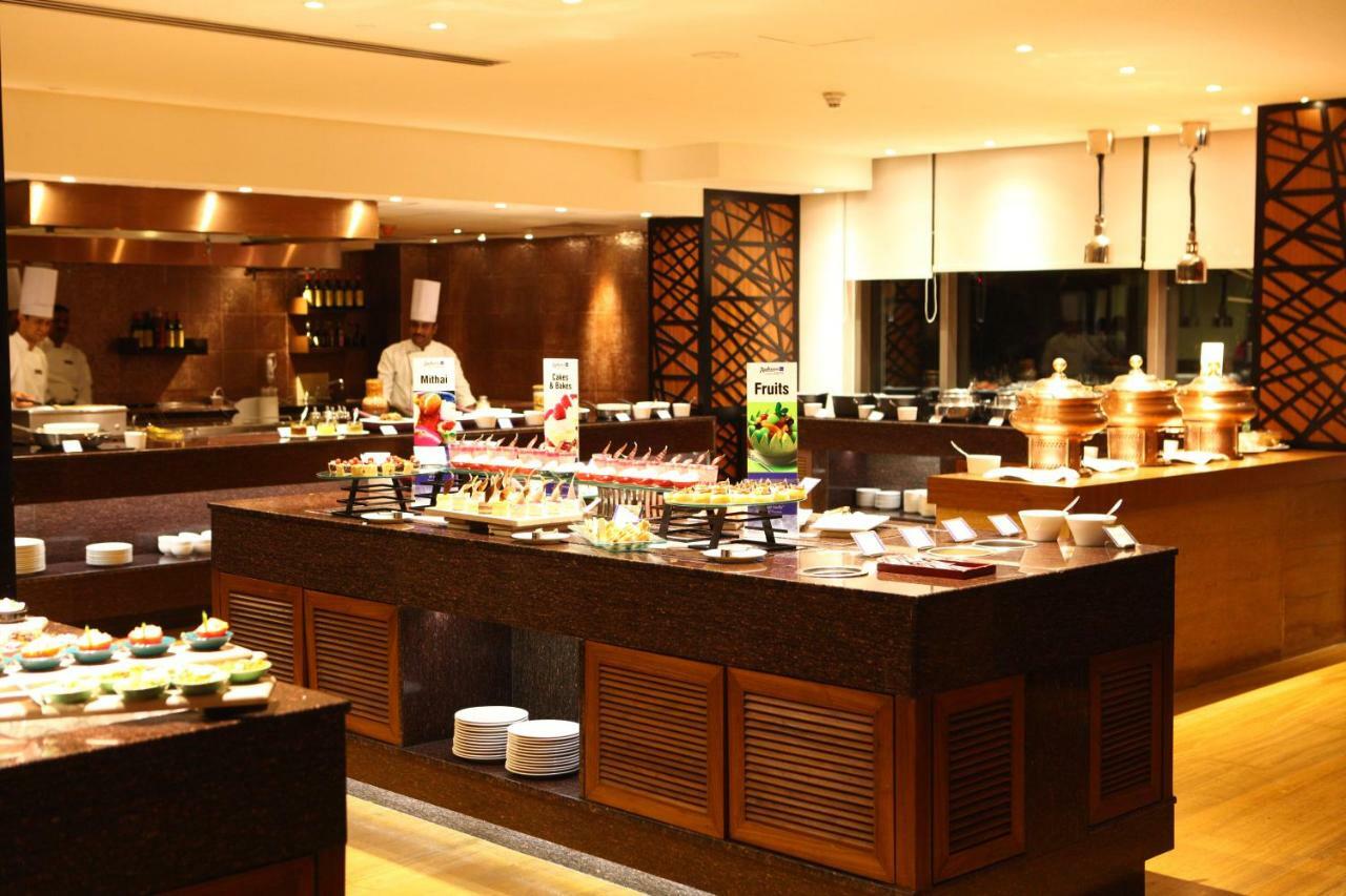 Radisson Blu Plaza Hotel Hyderabad Banjara Hills Eksteriør bilde A buffet at a hotel
